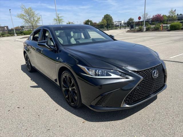 2022 Lexus ES 300h F SPORT