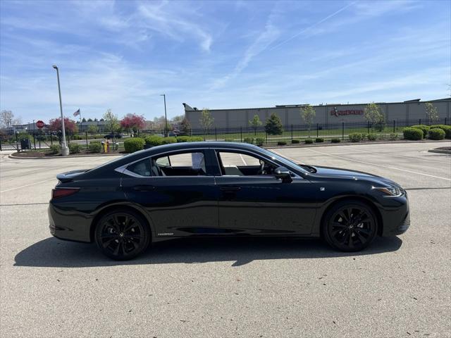 2022 Lexus ES 300h F SPORT