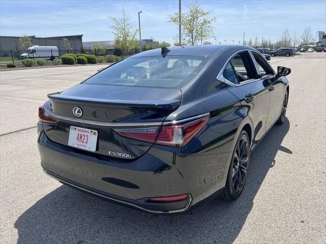 2022 Lexus ES 300h F SPORT