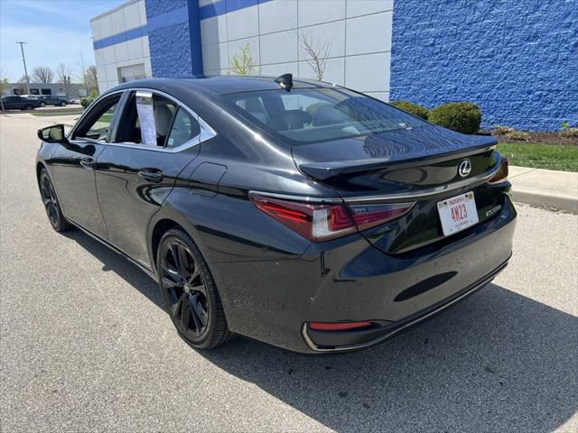 2022 Lexus ES 300h F SPORT