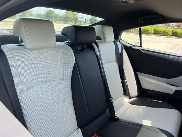 2022 Lexus ES 300h F SPORT