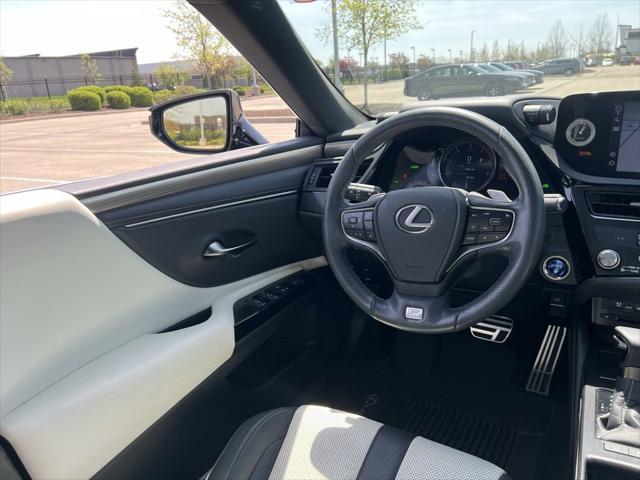 2022 Lexus ES 300h F SPORT