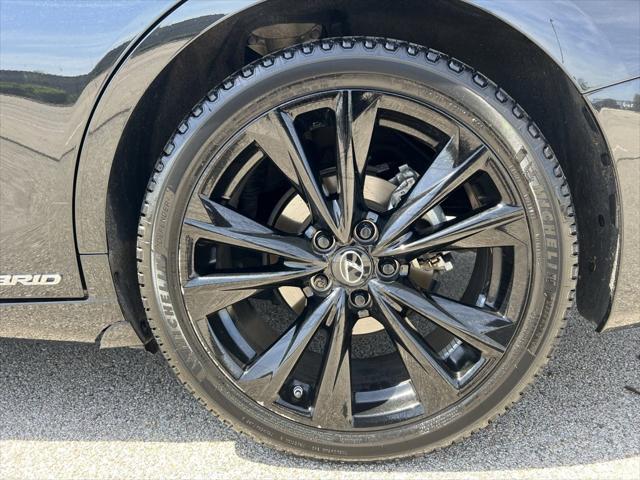 2022 Lexus ES 300h F SPORT