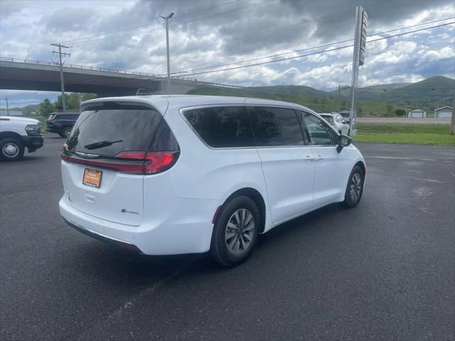 2024 Chrysler Pacifica Hybrid Select