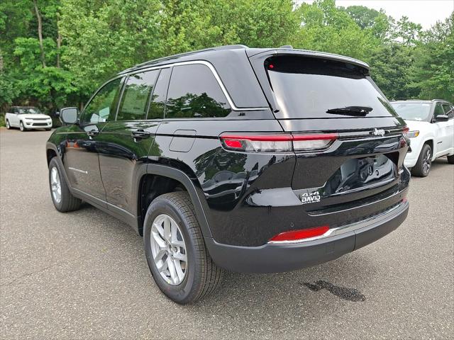 2025 Jeep Grand Cherokee GRAND CHEROKEE LAREDO X 4X4