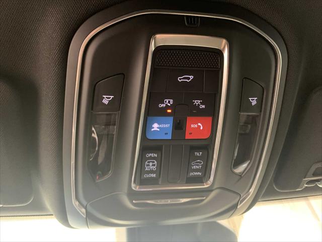 2025 Jeep Grand Cherokee GRAND CHEROKEE LAREDO X 4X4
