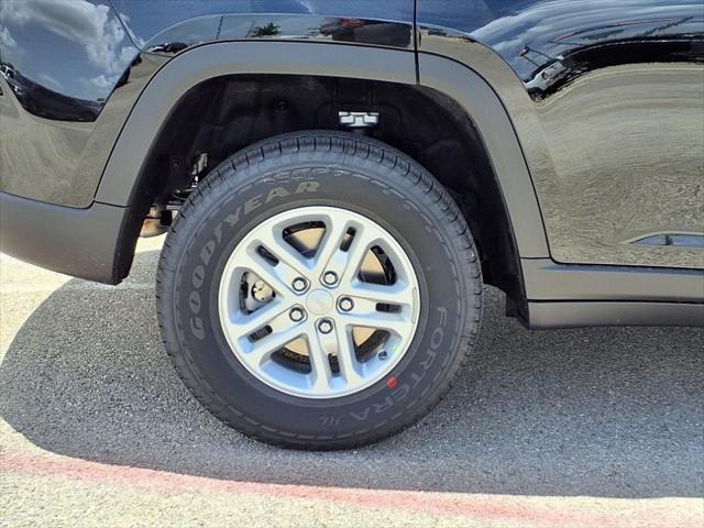 2025 Jeep Grand Cherokee GRAND CHEROKEE LAREDO 4X2