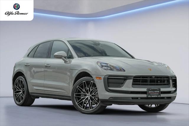 2022 Porsche Macan Base