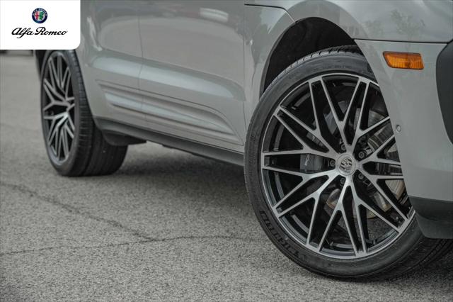 2022 Porsche Macan Base