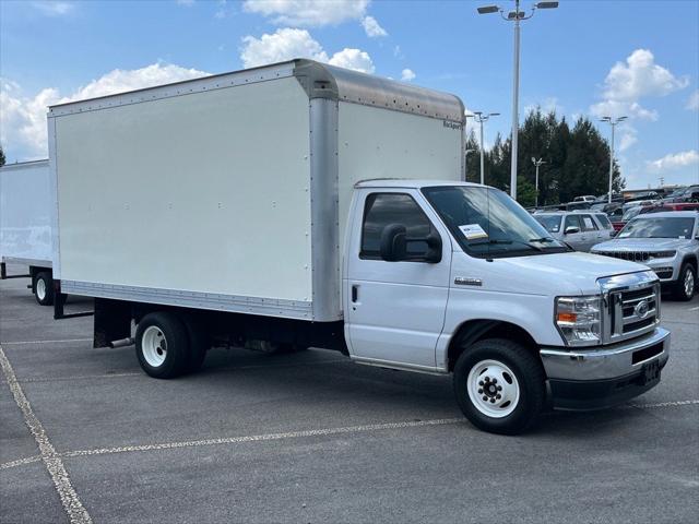 2022 Ford E-350 Cutaway Base Cutaway