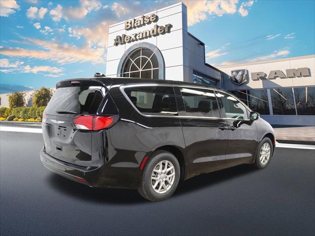 2025 Chrysler Voyager VOYAGER LX