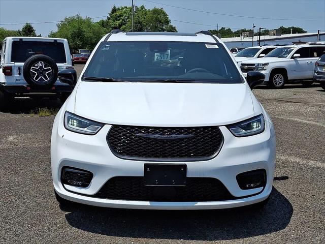 2025 Chrysler Pacifica PACIFICA LIMITED