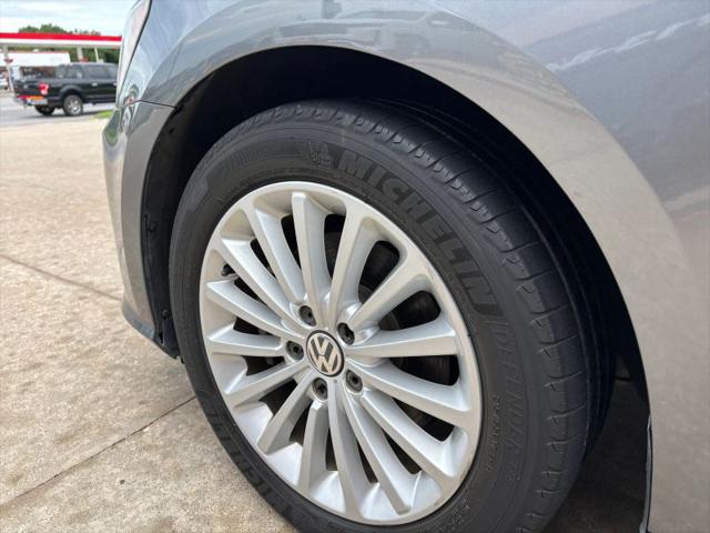 2016 Volkswagen Passat 1.8T SE