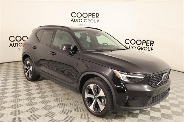 2023 Volvo XC40 B4 Ultimate Dark Theme