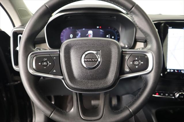 2023 Volvo XC40 B4 Ultimate Dark Theme