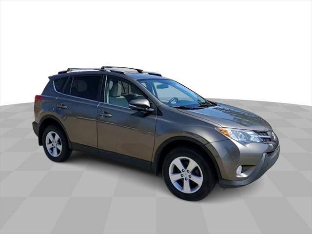 Used 2013 Toyota RAV4 XLE with VIN 2T3RFREV3DW069538 for sale in Waterford, MI