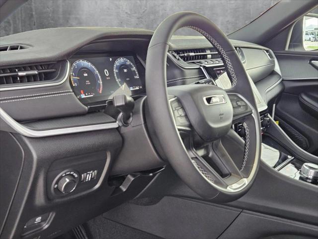 2025 Jeep Grand Cherokee GRAND CHEROKEE L LAREDO X 4X2