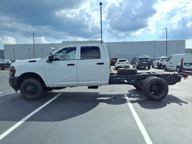 2025 RAM Ram 3500 Chassis Cab RAM 3500 TRADESMAN CREW CAB CHASSIS 4X4 60 CA 2025 RAM Ram 3500 Chassis Cab RAM 3500 TRADESMAN CREW CAB CHASSIS 4X4 60 CA