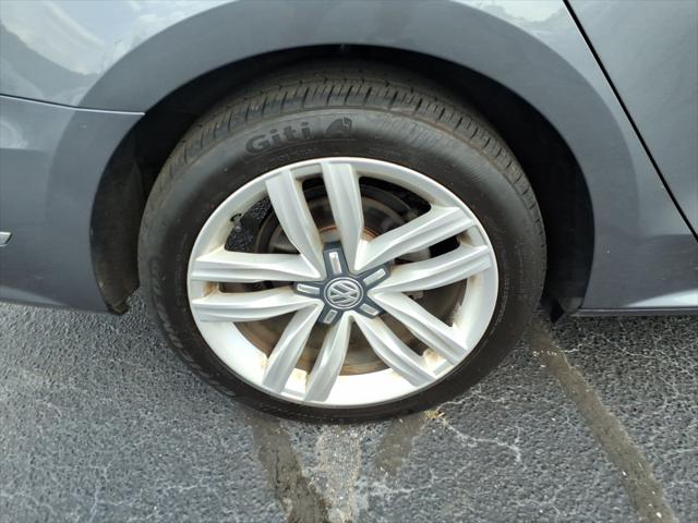 2017 Volkswagen Passat 1.8T SE