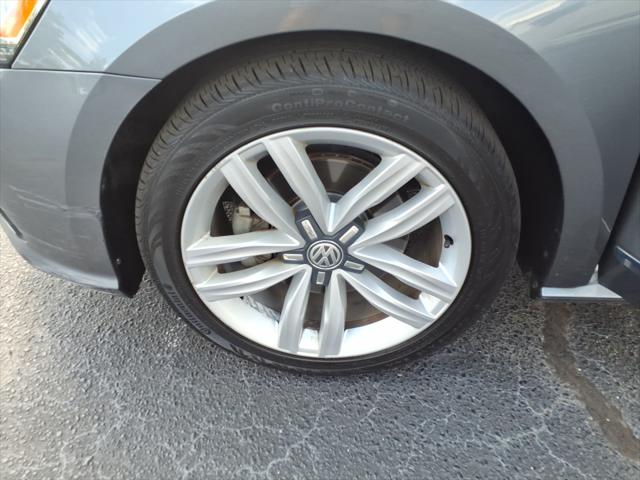2017 Volkswagen Passat 1.8T SE