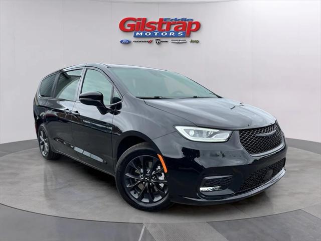 2024 Chrysler Pacifica Hybrid S Appearance Pkg