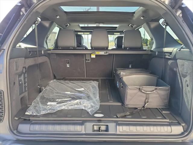 2025 Land Rover Discovery P300 S