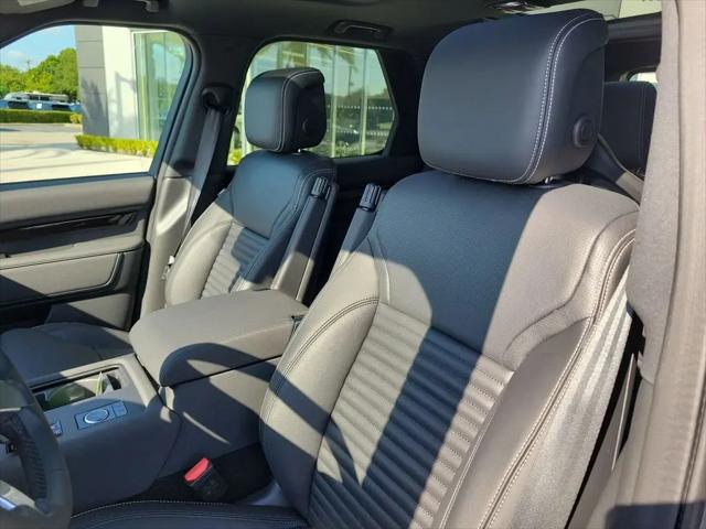 2025 Land Rover Discovery P300 S