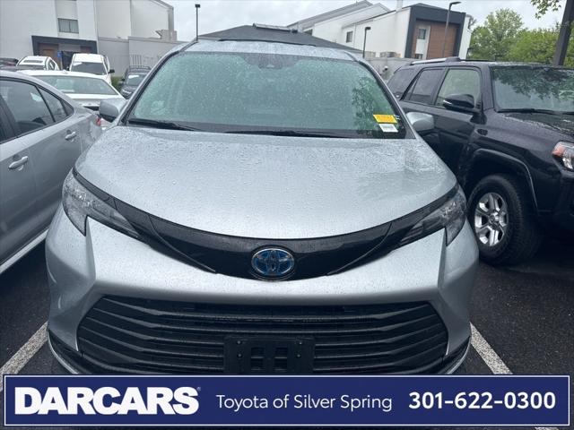 2024 Toyota Sienna LE