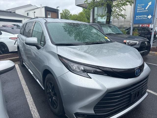 2024 Toyota Sienna LE