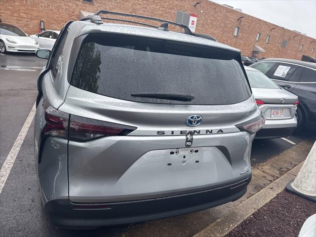 2024 Toyota Sienna LE