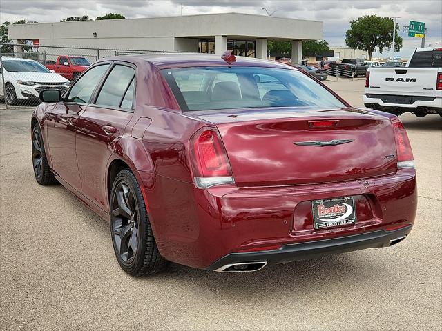 2022 Chrysler 300 Touring L