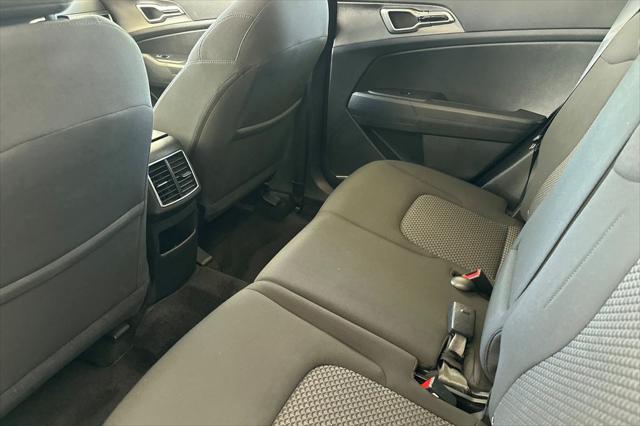 2024 Kia Sportage LX - Photo 16
