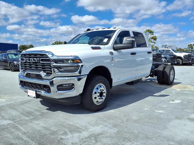 2025 RAM Ram 3500 Chassis Cab RAM 3500 TRADESMAN CREW CAB CHASSIS 4X4 60 CA 2025 RAM Ram 3500 Chassis Cab RAM 3500 TRADESMAN CREW CAB CHASSIS 4X4 60 CA