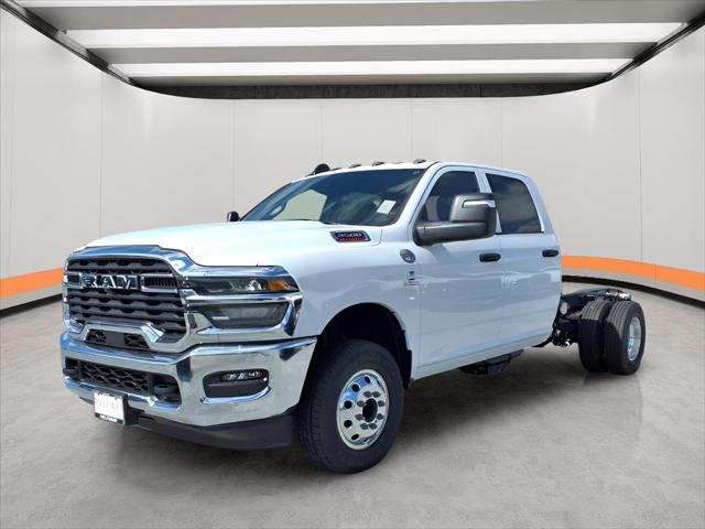 2025 RAM Ram 3500 Chassis Cab RAM 3500 TRADESMAN CREW CAB CHASSIS 4X4 60 CA