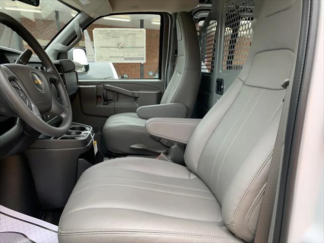 2025 Chevrolet Express Cargo Van RWD 2500 Regular Wheelbase WT