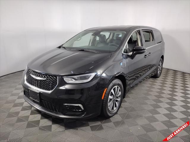 2023 Chrysler Pacifica Hybrid Touring L