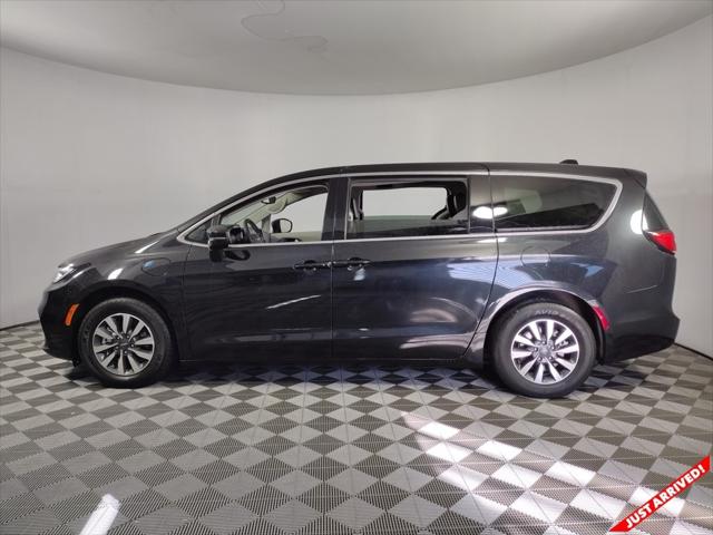 2023 Chrysler Pacifica Hybrid Touring L