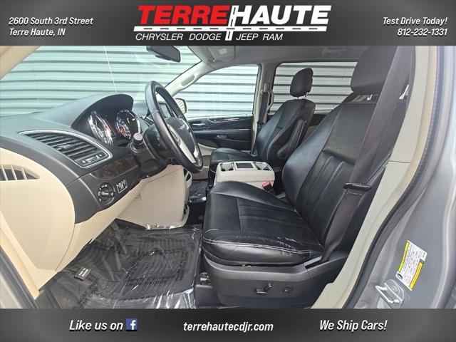 2016 Chrysler Town and Country Touring
