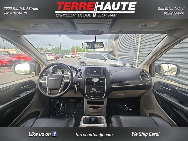 2016 Chrysler Town and Country Touring