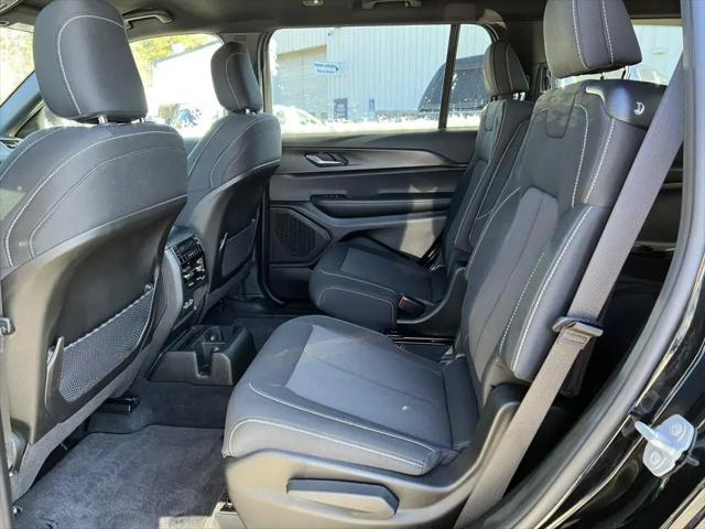 2025 Jeep Grand Cherokee L Laredo 4x4