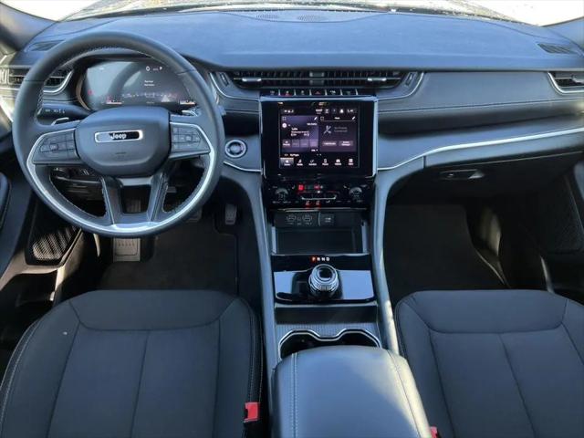 2025 Jeep Grand Cherokee L Laredo 4x4