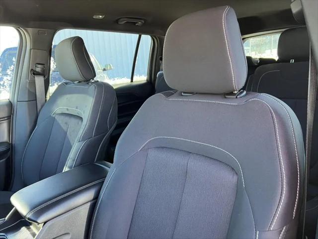 2025 Jeep Grand Cherokee L Laredo 4x4