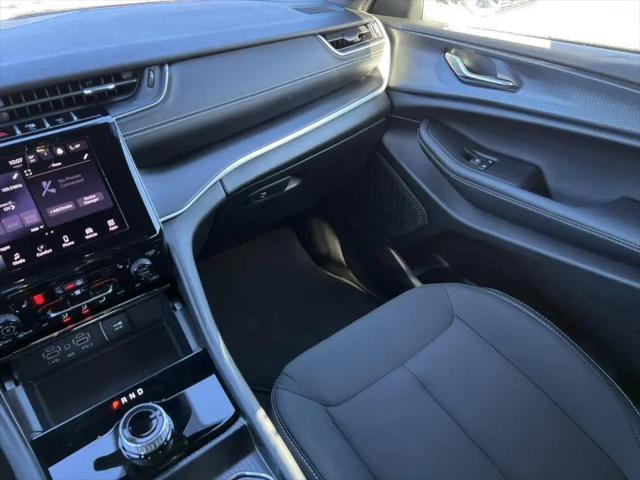 2025 Jeep Grand Cherokee L Laredo 4x4