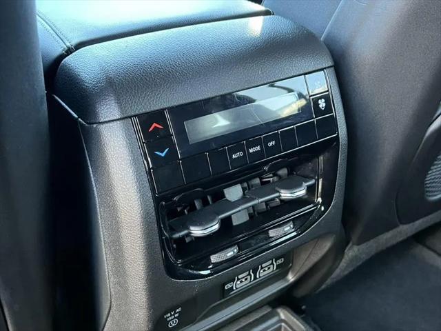 2025 Jeep Grand Cherokee L Laredo 4x4