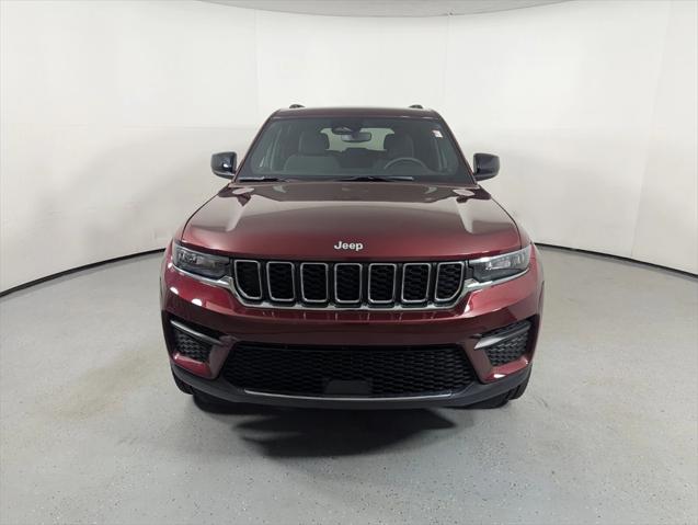 2024 Jeep Grand Cherokee Laredo 4x2