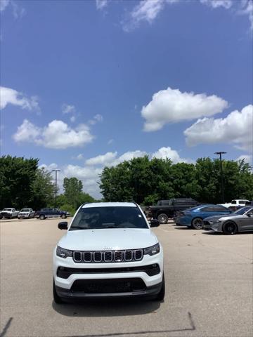 2025 Jeep Compass COMPASS LATITUDE 4X4