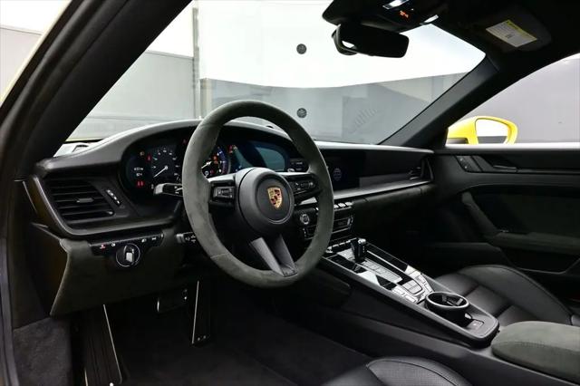 2024 Porsche 911 Carrera 4 GTS