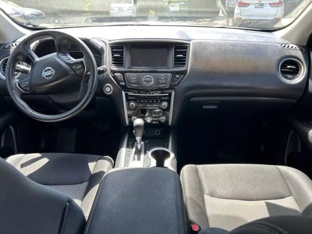2017 Nissan Pathfinder SV