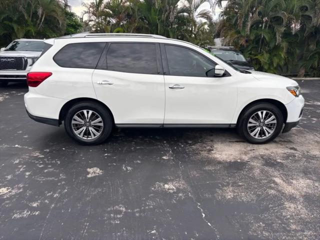 2017 Nissan Pathfinder SV