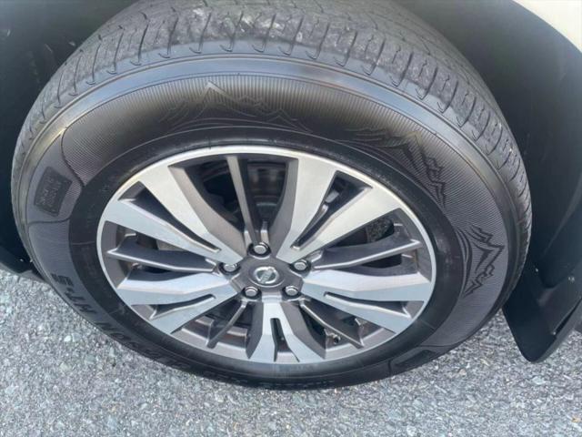 2017 Nissan Pathfinder SL